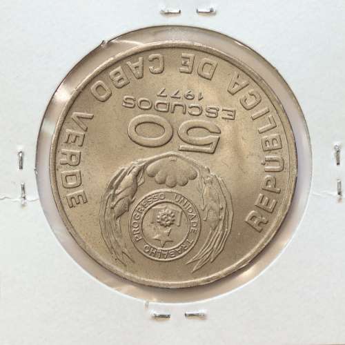 MOEDA DE 50 ESCUDOS 1977 CUPRO NÍQUEL - REPÚBLICA DE CABO VERDE - KRAUSE WORLD COINS CAPE VERDE KM21