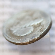 MOEDA DENÁRIO PRATA DA REPÚBLICA ROMANA FAMÍLIA “CALPURNIA” (ANO 90 a.C. a 89 a.C.) LEGENDA (L PISO FRVG / A)