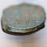 MOEDA ASSE “AS” BRONZE DA REPÚBLICA ROMANA FAMÍLIA “CORNELIA” (ANO 169 a.C. a 158 a.C.) LEGENDA (P BLAS / ROMA)