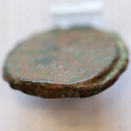 MOEDA ASSE “AS” BRONZE DA REPÚBLICA ROMANA FAMÍLIA “CORNELIA” (ANO 169 a.C. a 158 a.C.) LEGENDA (P BLAS / ROMA)