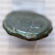 MOEDA TRIENS BRONZE DA REPÚBLICA ROMANA FAMÍLIA “MARCIA” (ANO 148 a.C.) “Q. MARC LIBO ” LEGENDA (C MARC / LIBO /ROMA)