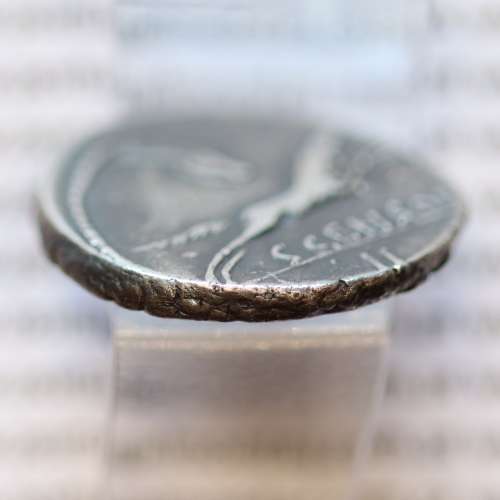 MOEDA DENÁRIO PRATA DA REPÚBLICA ROMANA FAMÍLIA “MARCIA” (ANO 88 a.C.) “CAIUS MARCIUS CENSORINUS” LEGENDA (C. CENSORI / II)