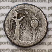 MOEDA VICTORIATUS EM PRATA DA REPUBLICA ROMANA FAMÍLIA ANÓNIMA (ANO 211 a.C.) CABEÇA  JÚPITER   VITÓRIA E TROFÉU DE COROAÇÃO.