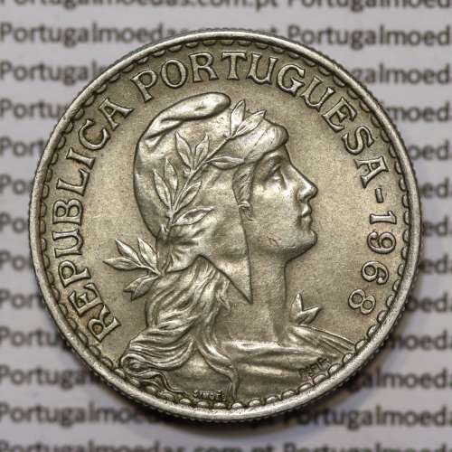 Moeda 1 Escudo 1968 em Alpaca (1$00 de 1968) MBC+/BELA
