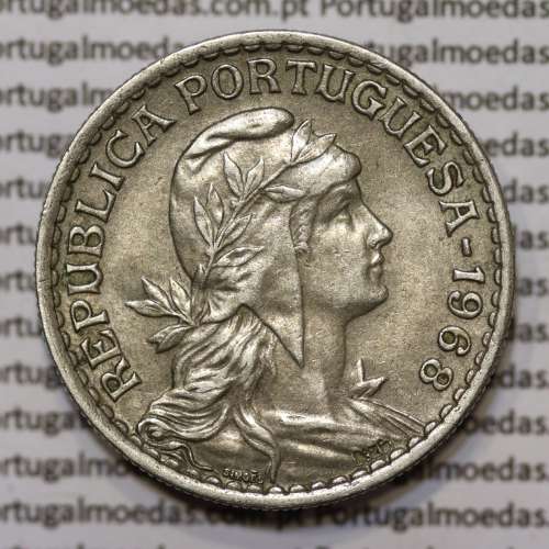 Moeda 1 Escudo 1968 em Alpaca (1$00 de 1968) MBC+/BELA