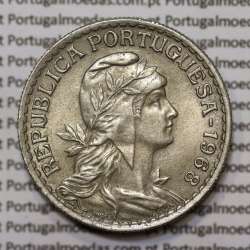 Moeda 1 Escudo 1968 em Alpaca (1$00 de 1968) MBC+/BELA Moeda 1 Escudo 1968 em Alpaca (1$00 de 1968) MBC+/BELA