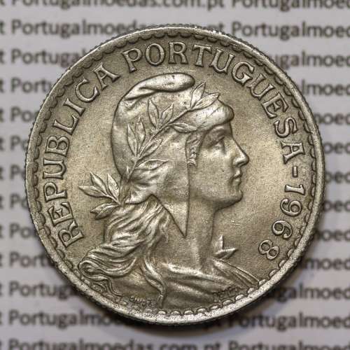 Moeda 1 Escudo 1968 em Alpaca (1$00 de 1968) MBC+/BELA