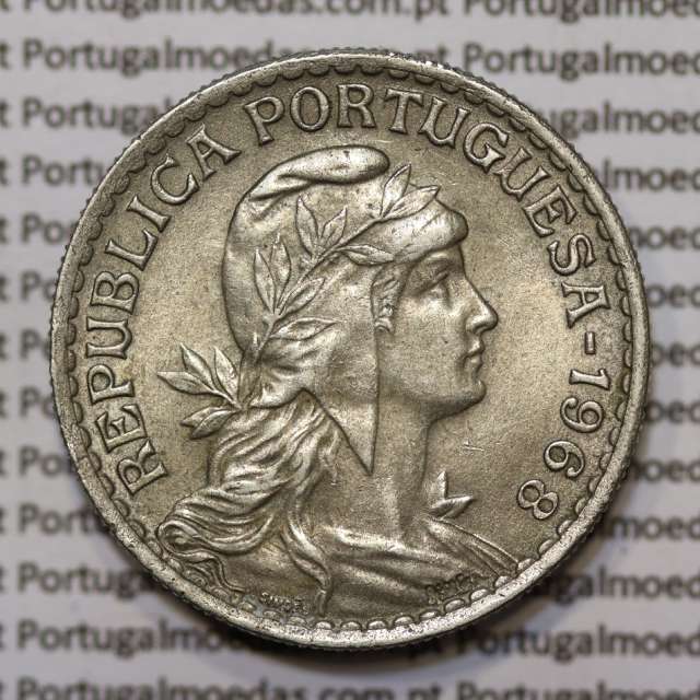 Moeda 1 Escudo 1968 em Alpaca (1$00 de 1968) MBC+/BELA