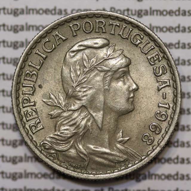 Moeda 1 Escudo 1968 em Alpaca (1$00 de 1968) MBC+/BELA