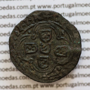 Cotrim bolhão de D. Afonso V (1438–1481), sem letra monetária, variante atípica, correspondente a exemplar publicado em revista.