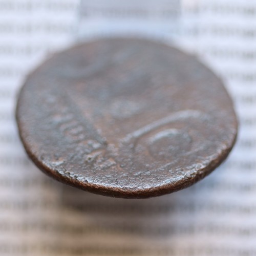 Divus Augustus Æ Asse, moeda cunhada por Tibério, cerca de 31-37 d.C em Tributo ou homenagem a seu pai adotivo DIVVS AVGVSTVS PA