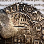 Carimbo de 250 Réis de D. Afonso VI, sobre Meio Cruzado Prata de D. João IV, Anv. Coroa perolada, Rev. Cruz cercada por pontos