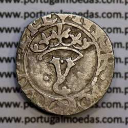 Portuguese silver coin Vintém of D. João III 1521-1557, Shield with 8 Castles Legend: ⋌III:R:PORTVGALIE / ★IOANES:III:R:PORT