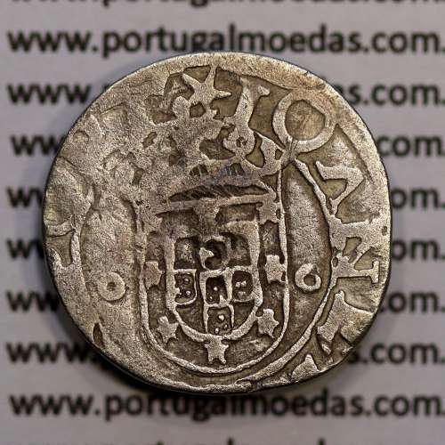 Portuguese silver coin Vintém of D. João III 1521-1557, Shield with 8 Castles Legend: ⋌III:R:PORTVGALIE / ★IOANES:III:R:PORT