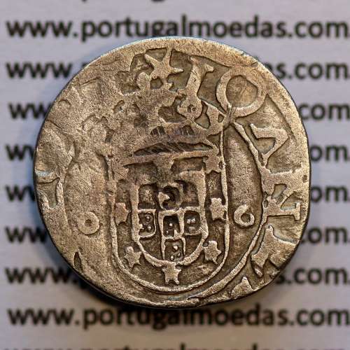 Portuguese silver coin Vintém of D. João III 1521-1557, Shield with 8 Castles Legend: ⋌III:R:PORTVGALIE / ★IOANES:III:R:PORT