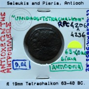 Selêucia Piéria Æ Tetrachalkon Bronze, Antioquia, Síria, ano incerto entre 63 e 40 a.C. Legenda: ΑΝΤΙΟΧΕΩΝ ΤΗΣ / ΜΗΤΡΟΠΟΛΕΩΣ