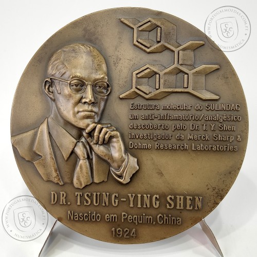 Dr. Tsung Ying Shen, Cientista que descobriu a estrutura Molecular do SOLINDAC, Lição de Anatomia, Escultor Cabral Antunes
