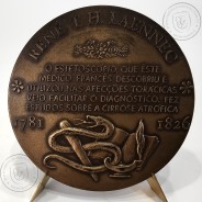 René T. H. Laennec 1781 - 1826,   foi um médico francês e o inventor do estetoscópio, Medalha Escultor Armindo Ribeiro