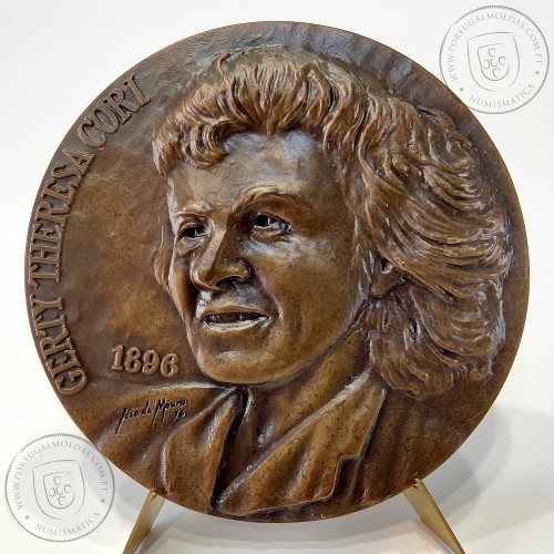 Gerty Theresa Radnitz Cori 1896 - 1957, Prémio Nobel da Medicina de 1947,  Medalha bronze do escultor José de Moura -1976