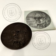 Josué de Castro 1908-1973, foi um médico, nutrólogo, professor, geógrafo, cientista e político, Medalha Escultor José de Moura
