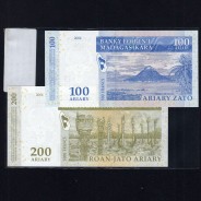 Madagascar - Lot of  2 Different Banknotes-Serie 2004 (Uncirculated)