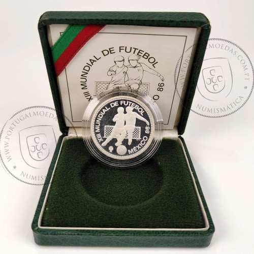 Portugal, silver proof coin of 100 Escudos 1986 MEXICO 86, case with silver coin of 100$00 1986 XIII Football World Cup, KM637a
