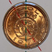 Angola, bronze coin of 1 Escudo 1974 with offset axis error, appears classified in the Alberto Gomes catalog, code 17.07