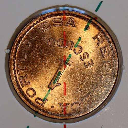Angola, bronze coin of 1 Escudo 1974 with offset axis error, appears classified in the Alberto Gomes catalog, code 17.07