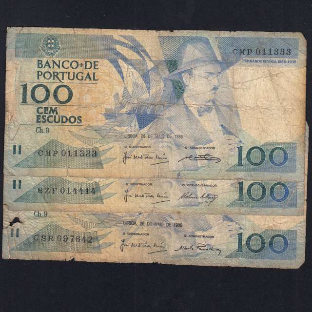 Lote 3 assinaturas 100 Escudos Fernando Pessoa 26/05/1988, 100$00 Cem Escudos Chapa:9 Banco de Portugal, (MC), Pick 179e