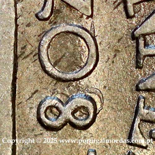 Raro Cruzado Novo prata 1807 D. João P. Regente, "8" retificado, escudo alto com coroa alta encimada por cruz triunfante