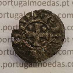 Dinheiro Bolhão de D. Afonso II (1211-1223), Legenda: PORTVGALIE / ✠ REX ALFOSV, Ref. Alberto Gomes A2.01.05, (BC) Dinheiro Bolhão de D. Afonso II (1211-1223), Legenda: PORTVGALIE / ✠ REX ALFOSV, Ref. Alberto Gomes A2.01.05, (BC)