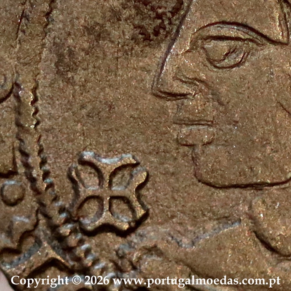 Tornês de Busto D. Fernando I 1367–1383 bolhão — detalhe cruz em forma de âncora