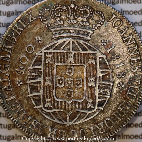 Cruzado Novo prata 1818 D. João VI — Detalhe da coroa baixa — Ref. MQ.4D.AG.J6.12.01.A4 — Estado: Bela