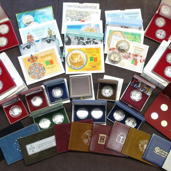 Moedas Emissões Especiais da INCM em PROOF, BNC, FDC. (em escudos)